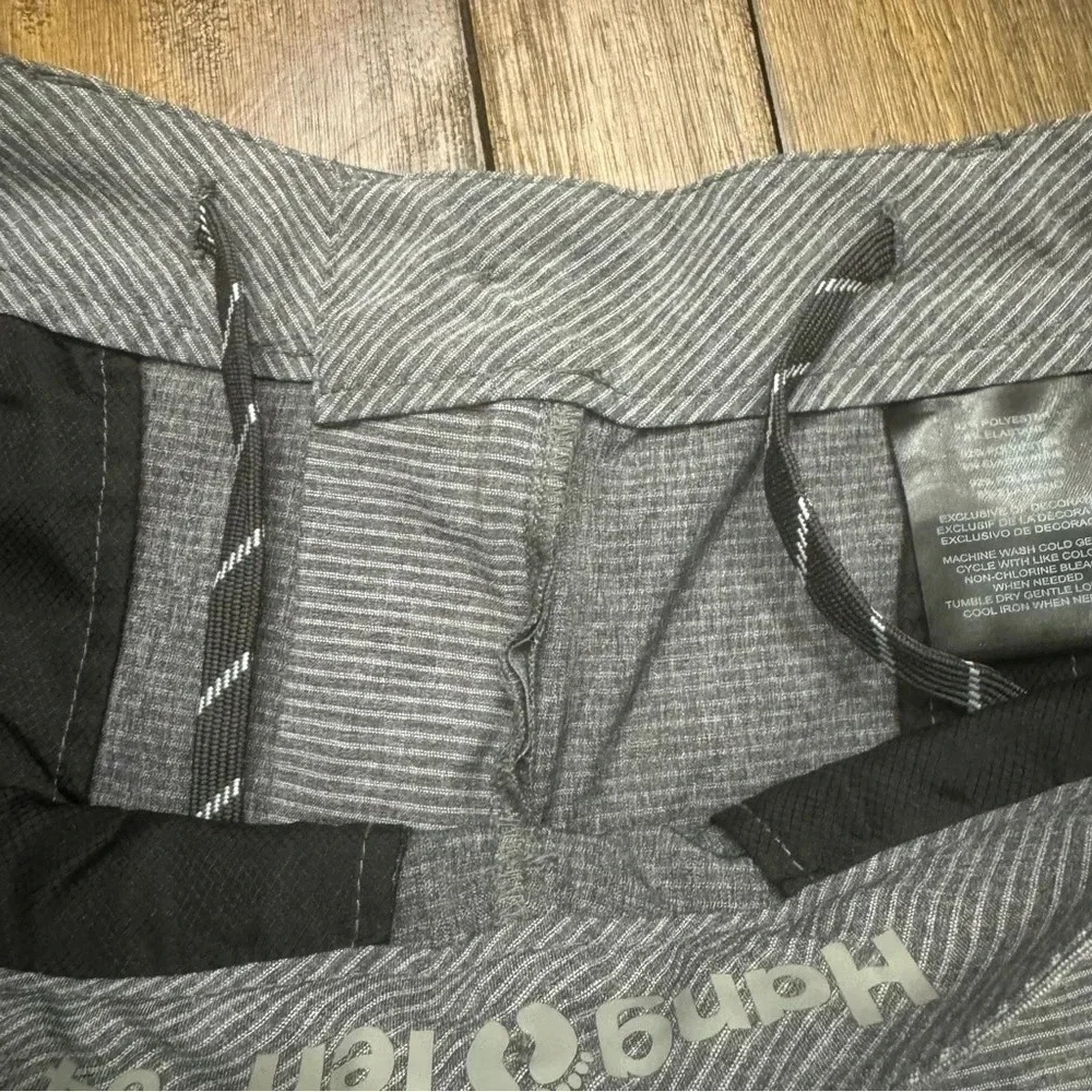 EUC Men’s Hang Ten gray shorts. Size 34. Inseam 10”.